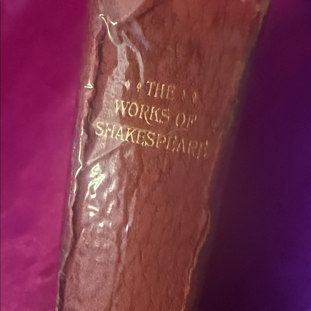 Red Shakespeare Book 1908 - Picture 4 of 6